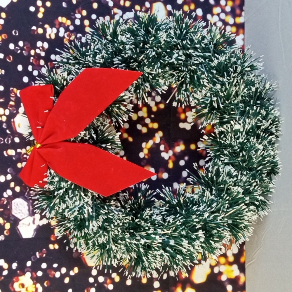 🎁 Santa's Studio Holiday Tinsel Wreath